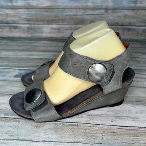 Taos Carousel Wedge Sandals Gray Leather Euro 40 Womens US 9 Heel